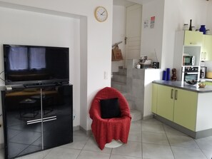 Interior - Holiday Home 'Aux Portes De La Forêt' with Mountain View, Wi-Fi & Air Conditioning (Graissessac)