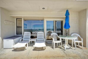 Outdoor dining - Oceanfront 2BR | Private Patio | Steps to Beach (Carlsbad)