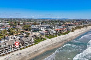 On the beach - Oceanfront 2BR | Private Patio | Steps to Beach (Carlsbad)