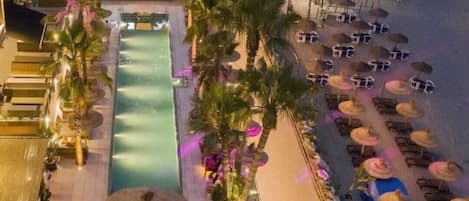 Piscine couverte, piscine extérieure