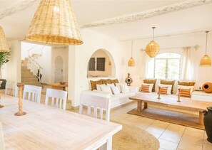 Interior - Luxury Villa With Private Pool and Chefs Kitchen (Diani Beach)