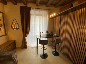 Interior - Suite Tagliamento Apartment with Wi-Fi and Air Conditioning (Caprarola)