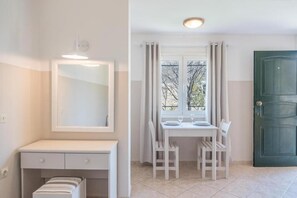 Dining - ELEONAS Anex Apartments (Corfu)