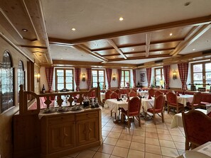 Dining - Room '12 Small Double Bed Suite' with Wi-Fi (Seefeld)