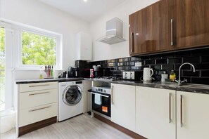 Private kitchen - Beautiful 1BDR Canalside Flat in Canada Water (Greater London)