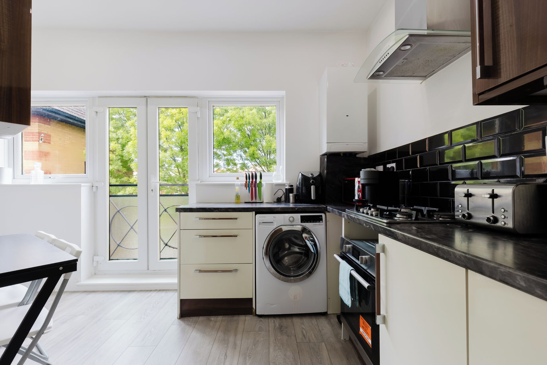 Coffee/tea maker, fridge, microwave, oven