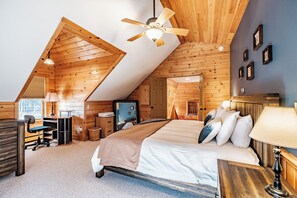 Room - Riverwood Chalet- Near Sunday River (Newry)