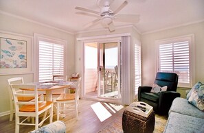 Smart TV, ping pong - Seaside Retreat - oceanfront, pool sleeps 4, views, previous”Leg-a-Sea” (Atlantic Beach)