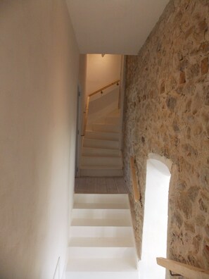 Interior - Spacious part of  18th c. manor house,  in a quiet village of the Corbieres. (Saint-Louis-et-Parahou)