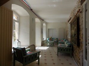 Interior - Spacious part of  18th c. manor house,  in a quiet village of the Corbieres. (Saint-Louis-et-Parahou)