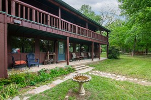 Terrace/patio - Paradise on the Brazos River - 3 Bedroom House on The River in Weatherford (Weatherford)