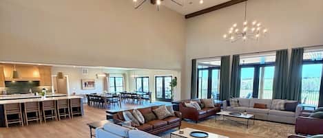 Smart TV, fireplace, ping pong, books