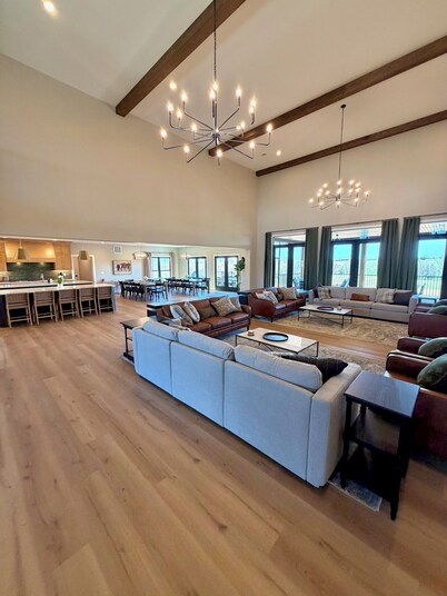 New 10 BR Luxury | Sleeps 20 | Bourbon Country