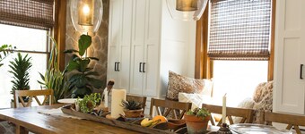 Historic Weston Loft w/ Balcony - Walk to Shops - Sleeps 6 - Downtown Views