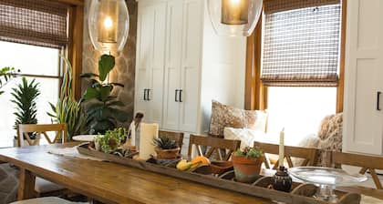Historic Weston Loft w/ Balcony - Walk to Shops - Sleeps 6 - Downtown Views