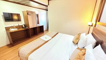 Premium Double Room, Mountain View | Desk, free WiFi