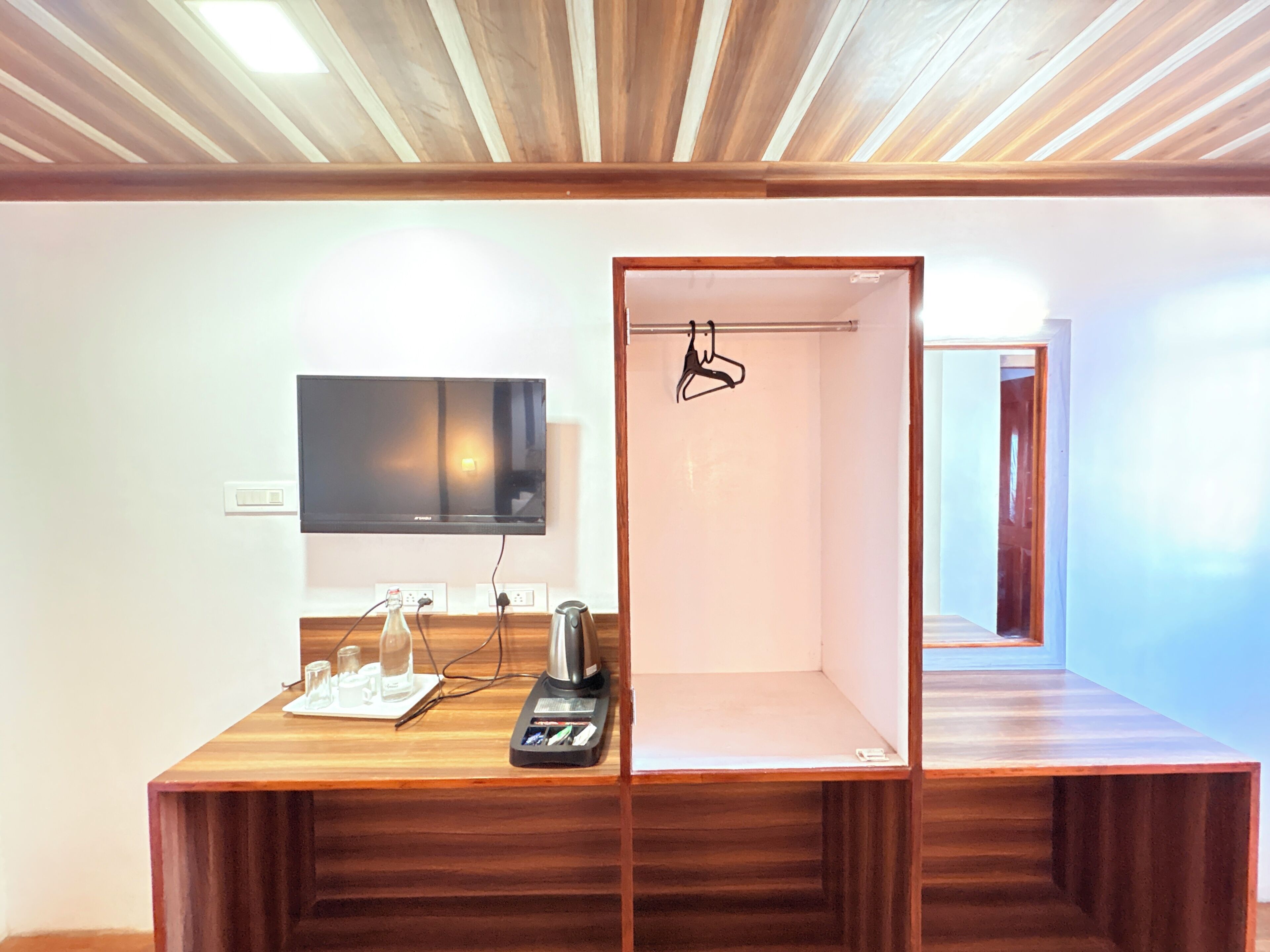 Premium Double Room, Mountain View | Desk, free WiFi