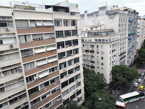 Copacabana metro e praia a 3 minutos