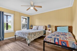 2 bedrooms, iron/ironing board, free WiFi - UNIT B: Walk to Beach/Intercoastal/Fishing Pier (Holly Ridge)