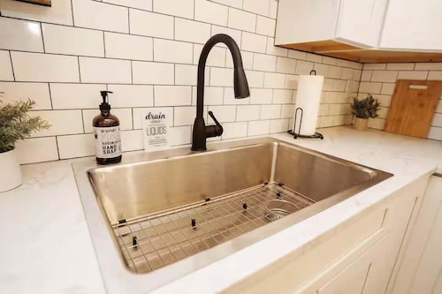 3BR Downtown Clarksville | Walk to APSU | Near Arena