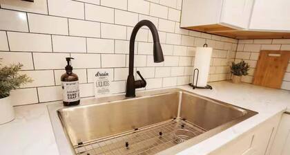 3BR Downtown Clarksville | Walk to APSU | Near Arena