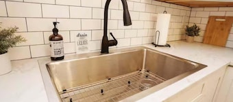 3BR Downtown Clarksville | Walk to APSU | Near Arena