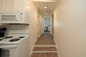 Private kitchen - 3BR Downtown Clarksville | Walk to APSU | Near Arena (Clarksville)