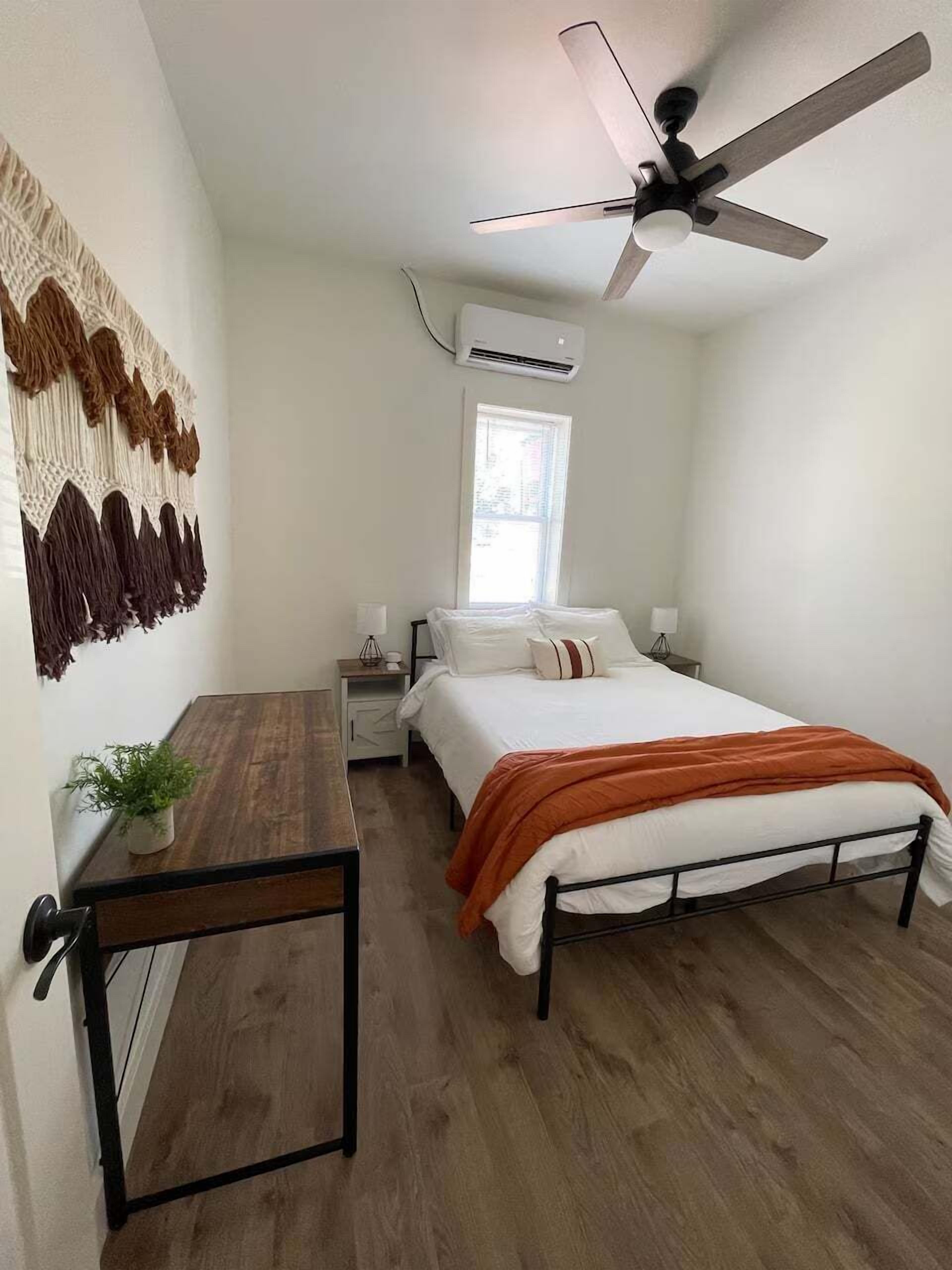 2 bedrooms, desk, iron/ironing board, free WiFi