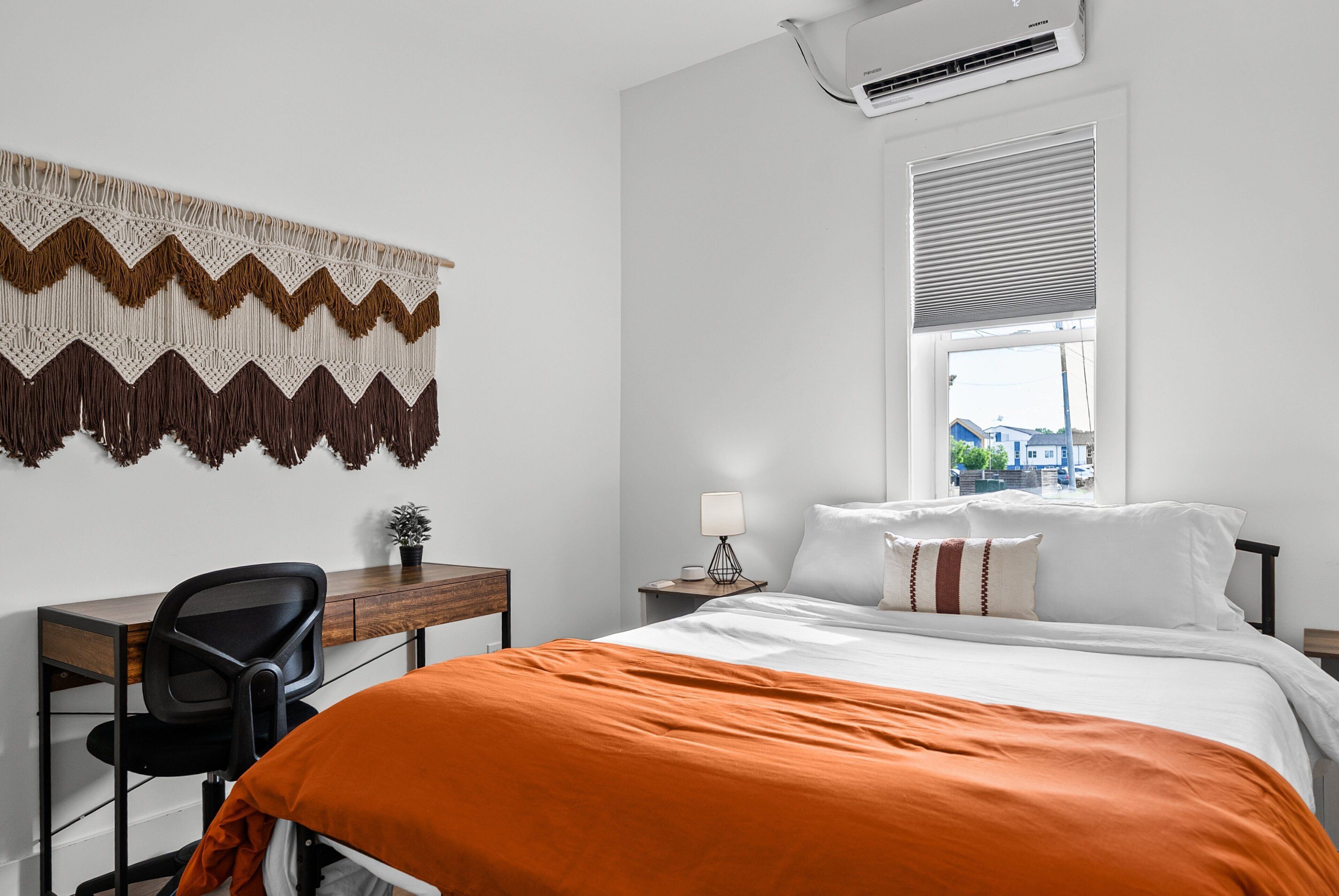 2 chambres, bureau, fer et planche à repasser, accès au Wi-Fi (inclus)