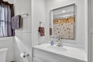 Hair dryer - UNIT A: Walk to Beach/Intercoastal/Fishing Pier. Drive to Golf/Deep Sea Fishing (Holly Ridge)