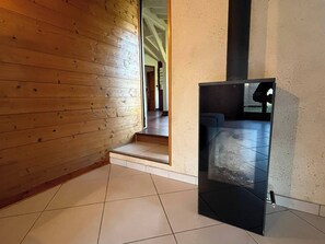 Interior - Quiet, secluded chalet ideal for couples Share Register (Rives-du-Loir-en-Anjou)