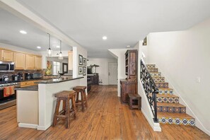 Fridge, microwave, oven, stovetop - Walk To Beach, Leg Rooftop Deck, Perfect for Families! (San Diego)