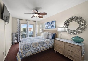 3 bedrooms, iron/ironing board, free WiFi, bed sheets - Walk To Beach, Leg Rooftop Deck, Perfect for Families! (San Diego)