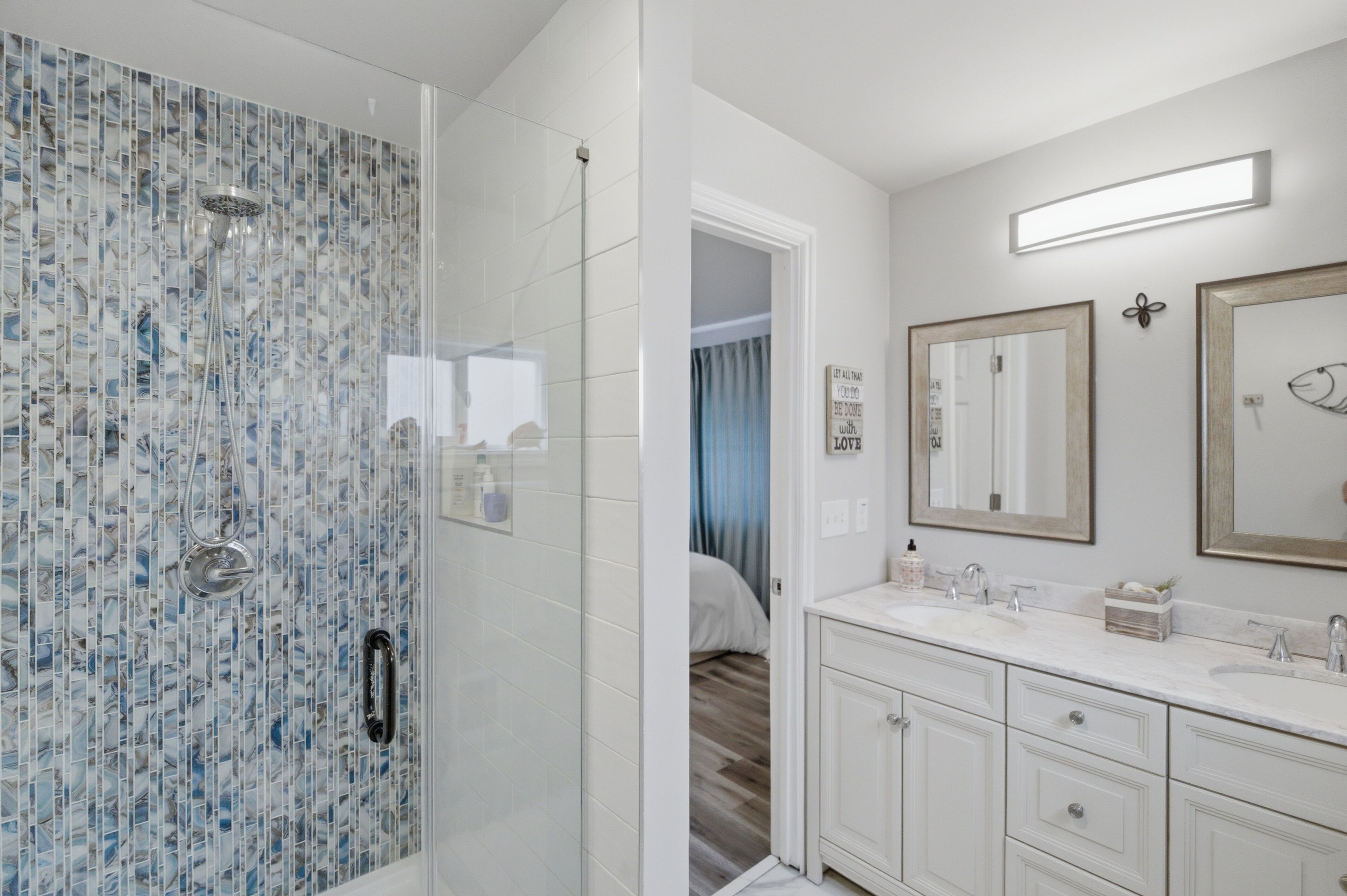 Towels, soap, shampoo, toilet paper
