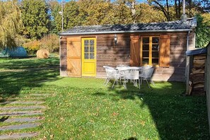 Outdoor dining - Maison du Verger ideal for family and friends (Rives-du-Loir-en-Anjou)