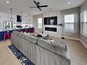 Smart TV, fireplace - Blue Dreams! | Gulf Front Luxury + Swim Spa (Jamaica Beach)
