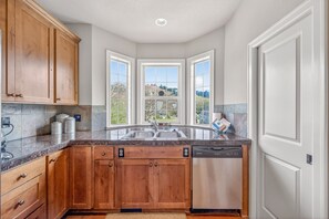 Fridge, microwave, oven, stovetop - Ocean-View Home with Deck, BBQ, Game Room (Rockaway Beach)