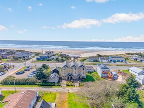 Beach nearby - Ocean-View Home with Deck, BBQ, Game Room (Rockaway Beach)