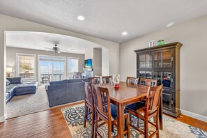 Dining - Ocean-View Home with Deck, BBQ, Game Room (Rockaway Beach)
