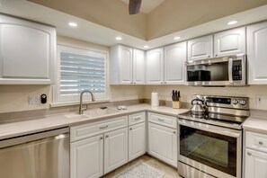 Fridge, microwave, oven, stovetop - Tropical Tiki, Heated Pool, Waterfront Gulf Access, Dock your boat, WIFI (Cape Coral)