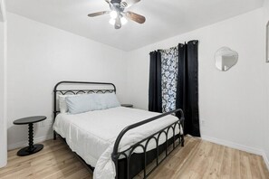 4 bedrooms, desk, iron/ironing board, WiFi