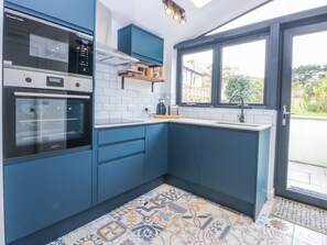 Dishwasher, cookware/dishes/utensils - East Meets West (Criccieth)