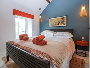 2 bedrooms, individually decorated, individually furnished, free WiFi - East Meets West (Criccieth)