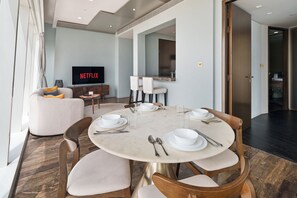Apartment, Sea View | Dining - Prime 2BR in Damac Heights Marina (Dubai)