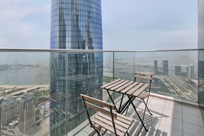 Apartment, Sea View | Outdoor dining - Prime 2BR in Damac Heights Marina (Dubai)