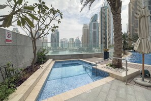 4 outdoor pools - Prime 2BR in Damac Heights Marina (Dubai)