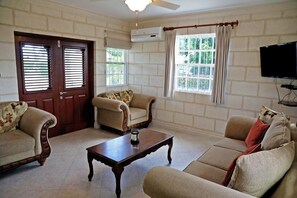 Living area - Cozy 2-Bedroom Townhouse Villa In Charming Barbados (Bridgetown)