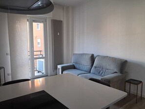 Living area - Design flat in the heart of Tortona District - steps from Fuorisalone events (Milano)