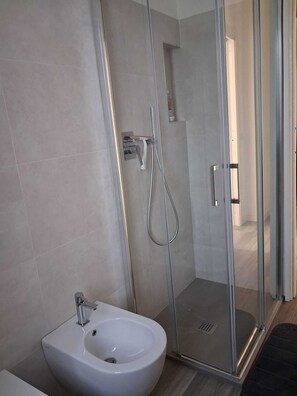 Bathroom - Design flat in the heart of Tortona District - steps from Fuorisalone events (Milano)