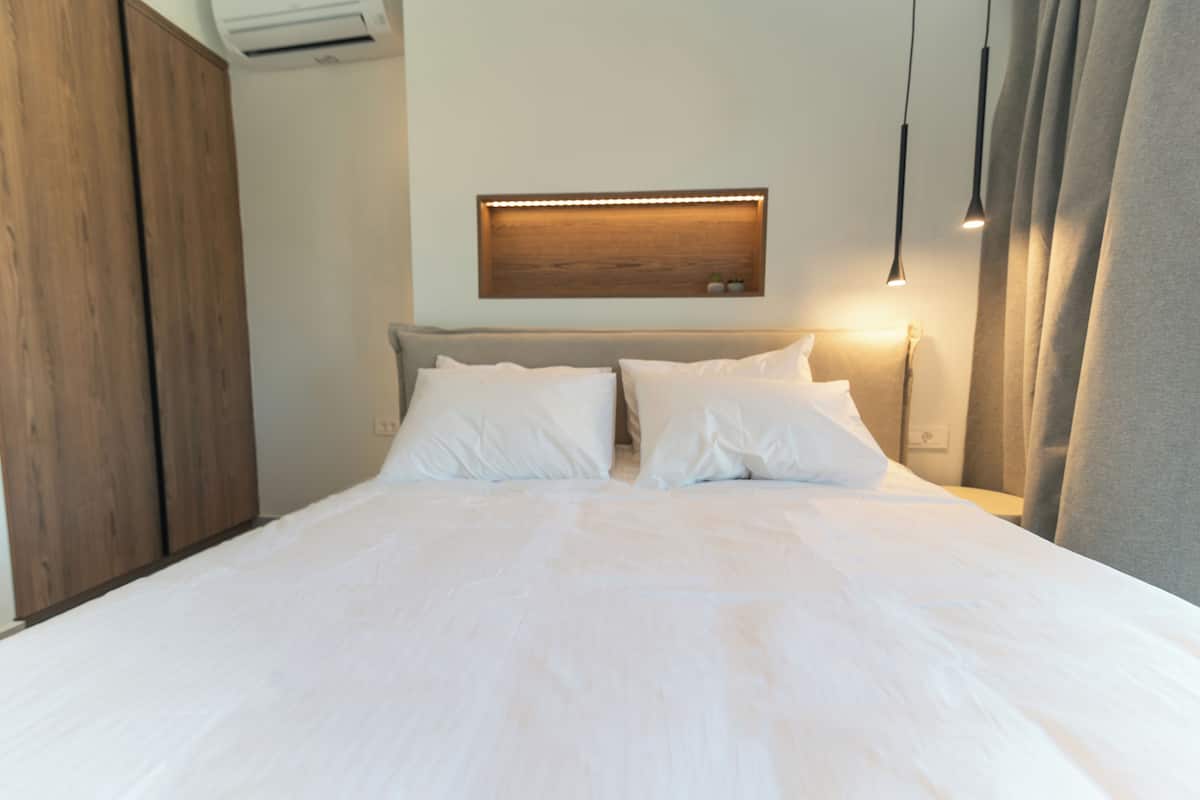 Two Bedroom Apartment with Balcony | واي فاي مجانًا وملاءات أسرّة